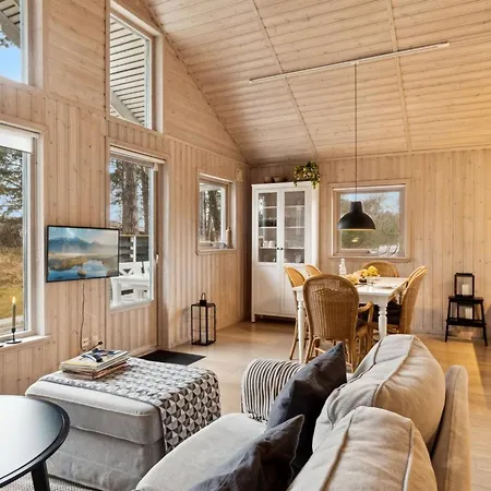 Lavrens - 300m From The Sea By Interhome *