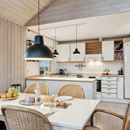 Lavrens - 300m From The Sea By Interhome Yderby