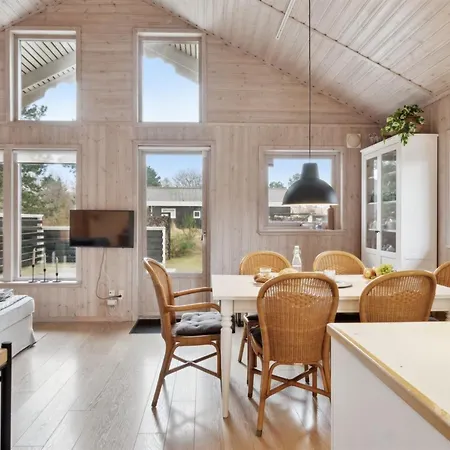 Lavrens - 300m From The Sea By Interhome בית נופש