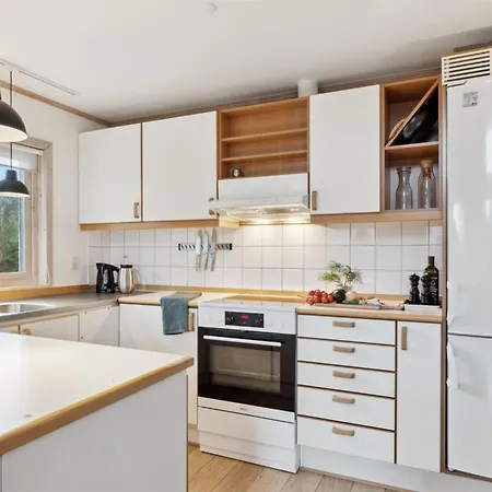 Lavrens - 300m From The Sea By Interhome